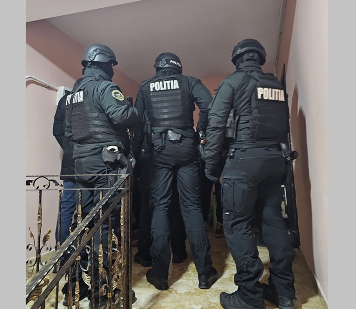 Scene demne de un film horror la Tulcea. Bărbat ucis prin cruzimi. Trupul i-a fost cărat prin grădină și hainele aruncate în latrină