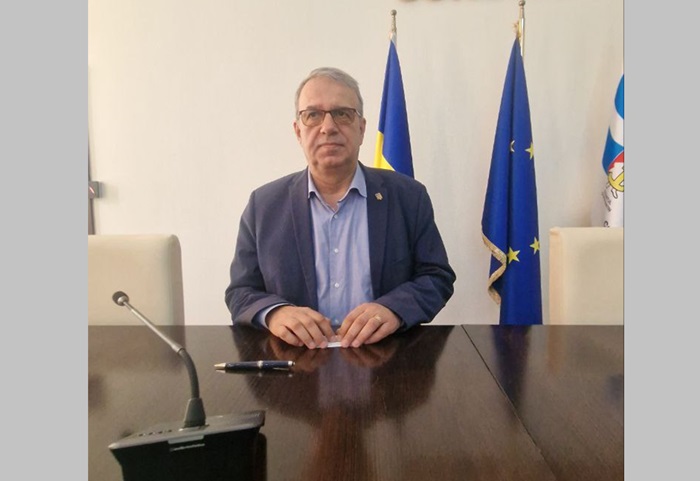 Primarul Vergil Chițac și-a activat de azi noul număr de WhatsApp. Iată care este și cum puteți să îi scrieți