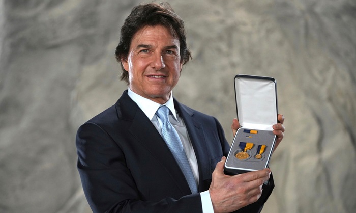 Tom Cruise a primit cea mai înaltă distincție civilă acordată de Marina SUA