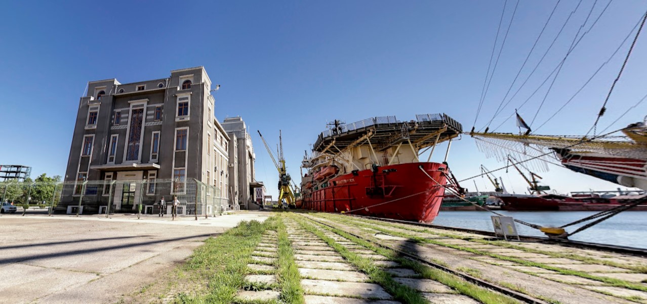 Administrația Porturilor Maritime, proces cu Primăria Constanța. La mijloc este un teren revendicat de Academia Română