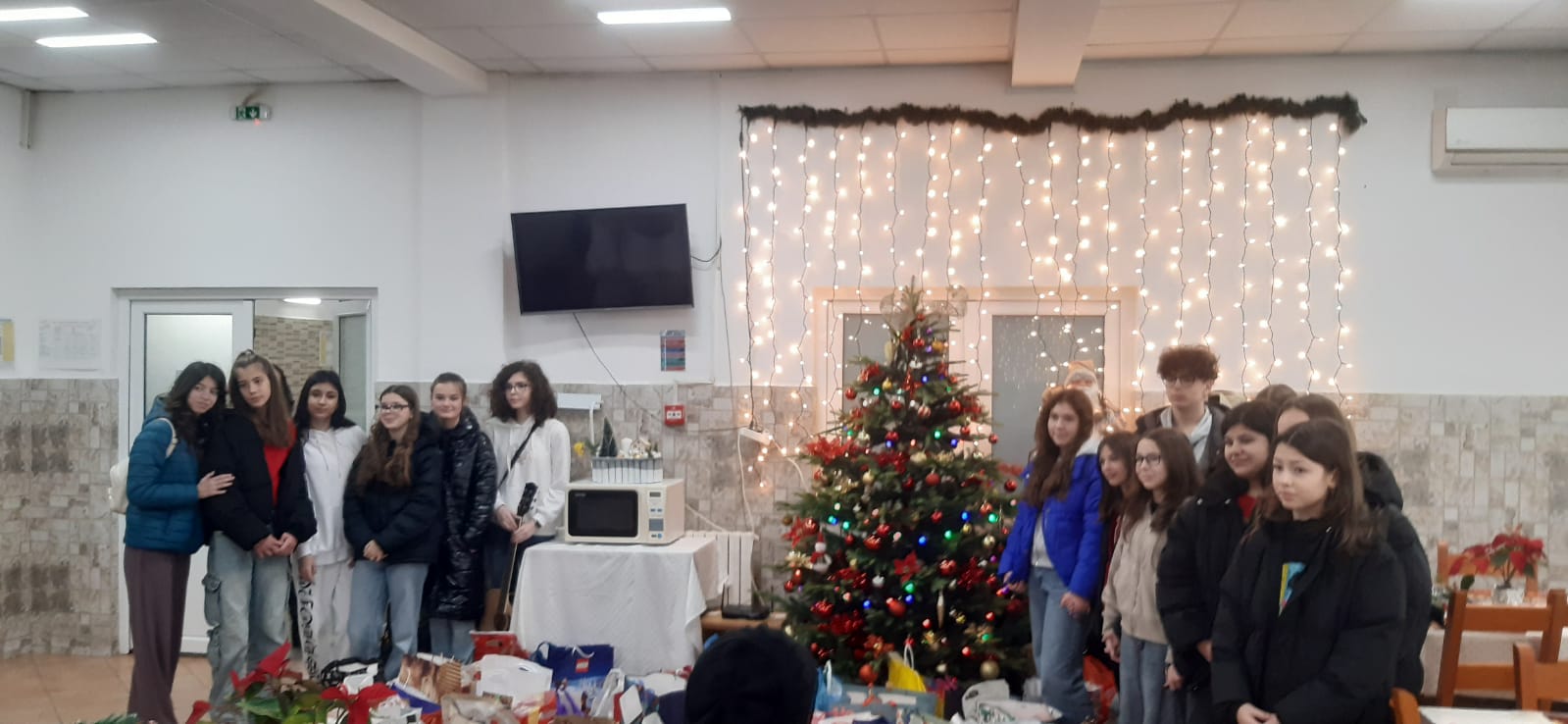 elevii Liceului Teoretic Lucian Blaga Constanța