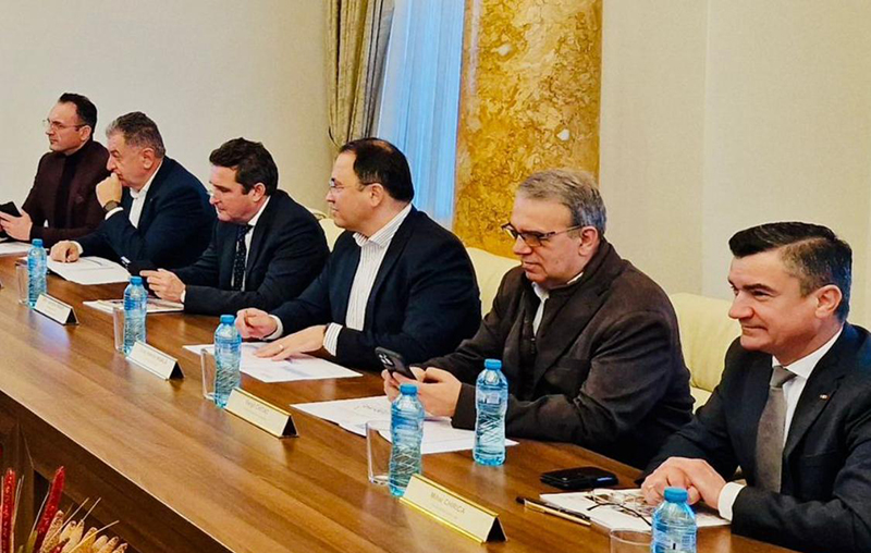 Vergil Chițac, ales membru în Comitetul Director al Asociaţiei Municipiilor din România. Lia Olguța Vasilescu, președinte al AMR