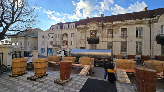 Bobotează cisterna-boboteaza-pregatiri-strada-arhiepiscopiei-catedrala-ZA