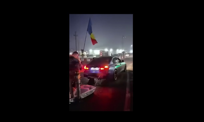 VIDEO Un șofer a făcut drifturi cu un sicriu legat de mașină, după o provocare pe Tik Tok