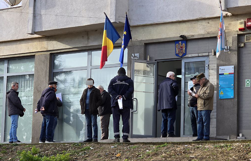 Află aici cum poți plăti taxele și impozitele fără să stai la cozi și să beneficiezi și de reduceri