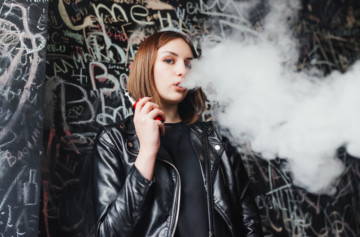 PROIECT: Țigările electronice, vape-urile și dispozitivele de încălzit tutun, interzise în toate spațiile publice închise