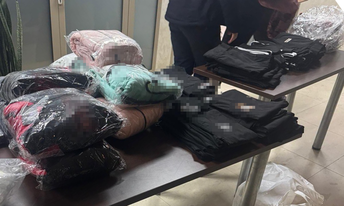 Mangalia: Haine turcești inscripționate cu branduri celebre, confiscate pe DN 39