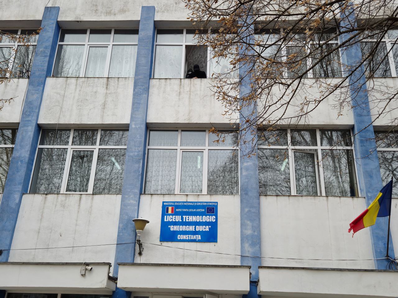 ISJ Constanța: Porțile de acces de la Liceul Tehnologic Gheorghe Duca, instalate după ce Poliția Locală a spus că locatarii nu au dreptul să tranziteze curtea școlii