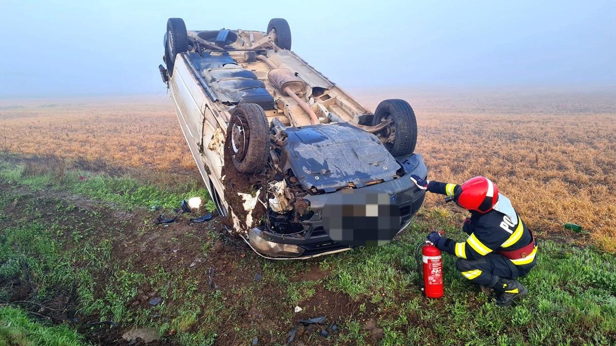 UPDATE Echipajele medicale, în alertă! Un autoturism s-a răsturnat între Topalu și Tichilești