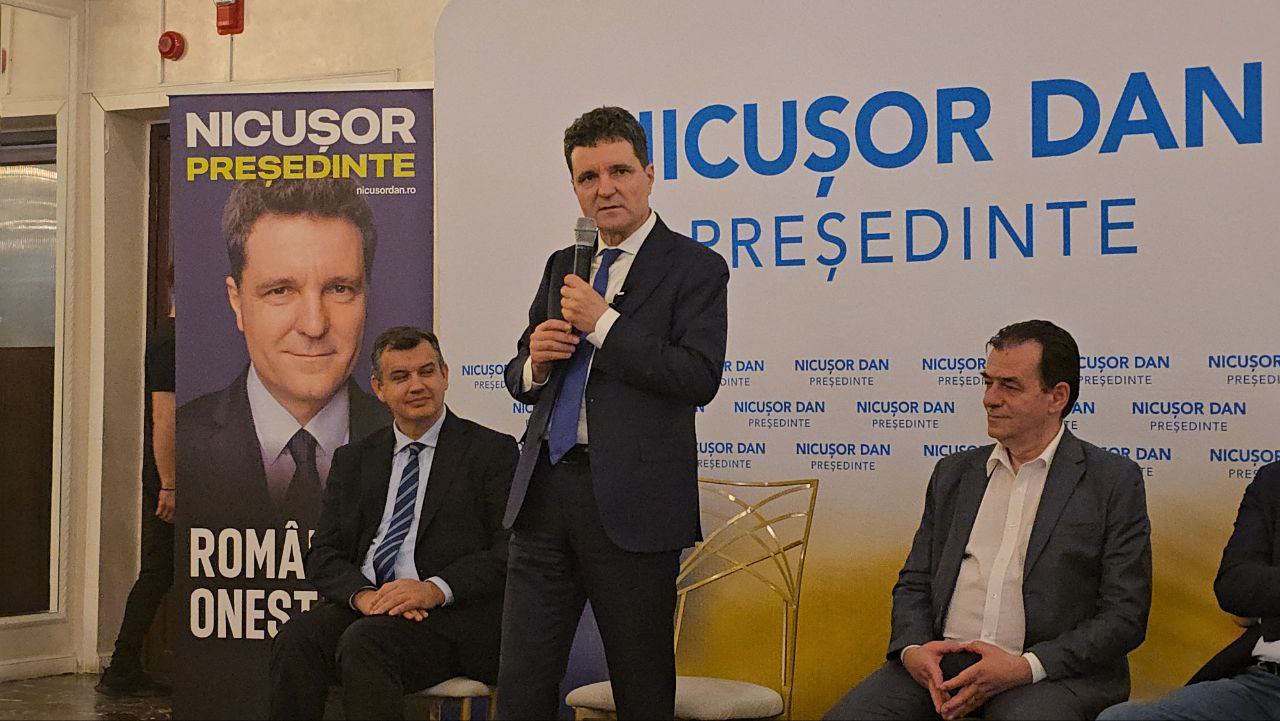 VIDEO Nicușor Dan se întâlnește cu susținătorii la Constanța. Ludovic Orban și Eugen Tomac, prezenți la eveniment