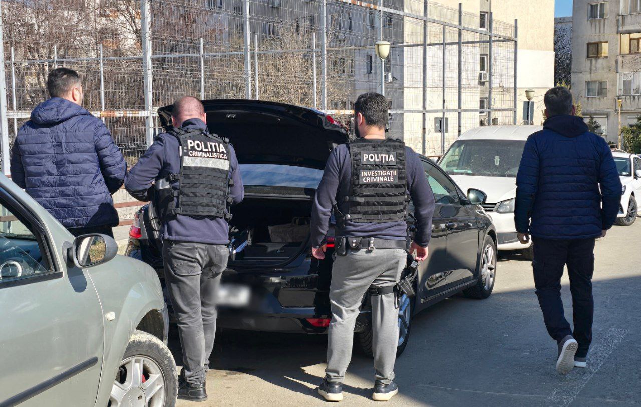 Henri Coandă percheziții poliția mascați Serviciul Investigații Criminale IPJ Constanța suspect furt tablouri