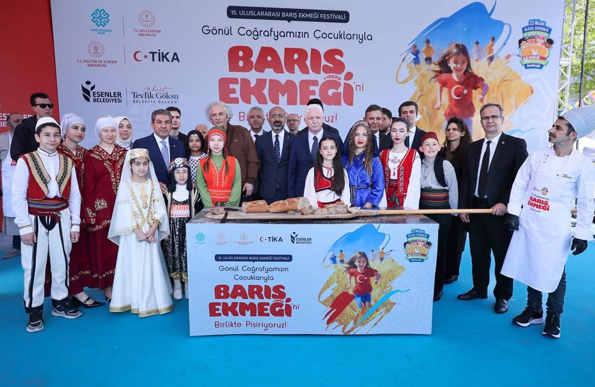 Cumpăna Ansamblul Folcloric Mugurașii Cumpenei Festivalul Internațional Pâinea Păcii Istanbul