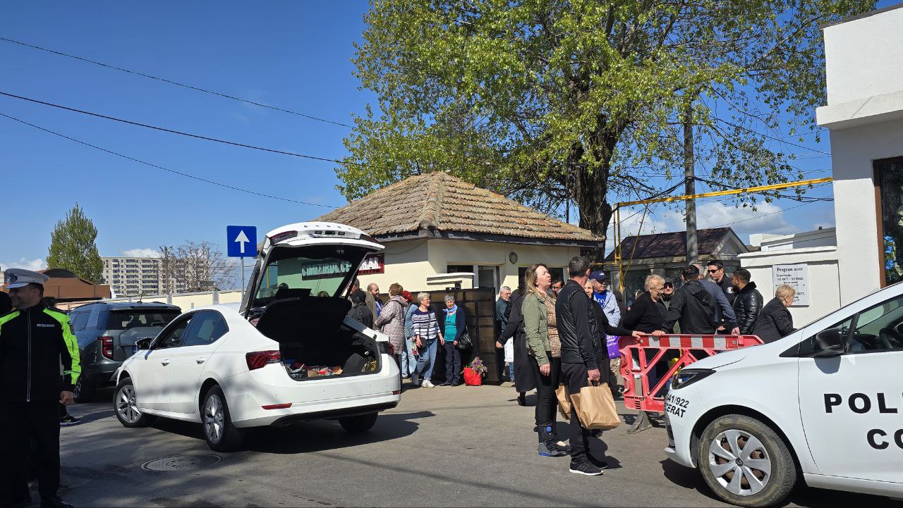 FOTO VIDEO Aglomerație mare astăzi, de Paștele Blajinilor, pe principalele artere rutiere din Constanța ce duc către cimitirele orașului