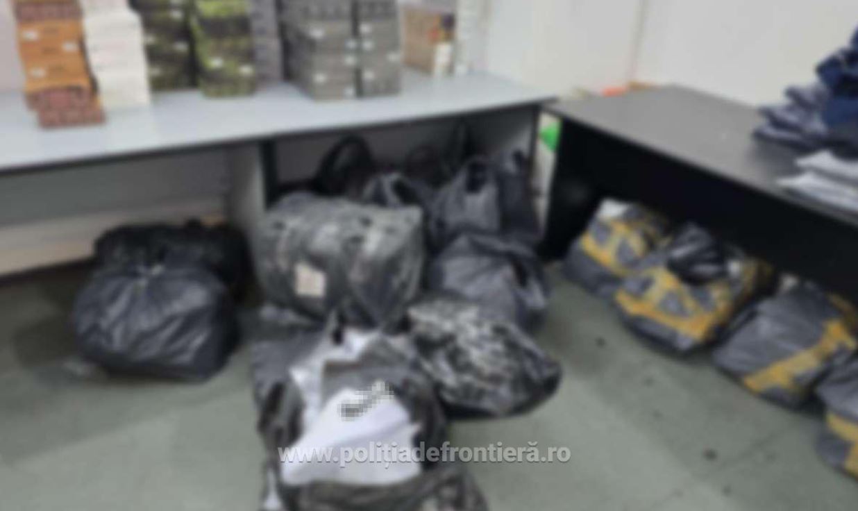 Autoturisme și autocare verificate de polițiștii de frontieră. Captură impresionantă de mărfuri contrafăcute