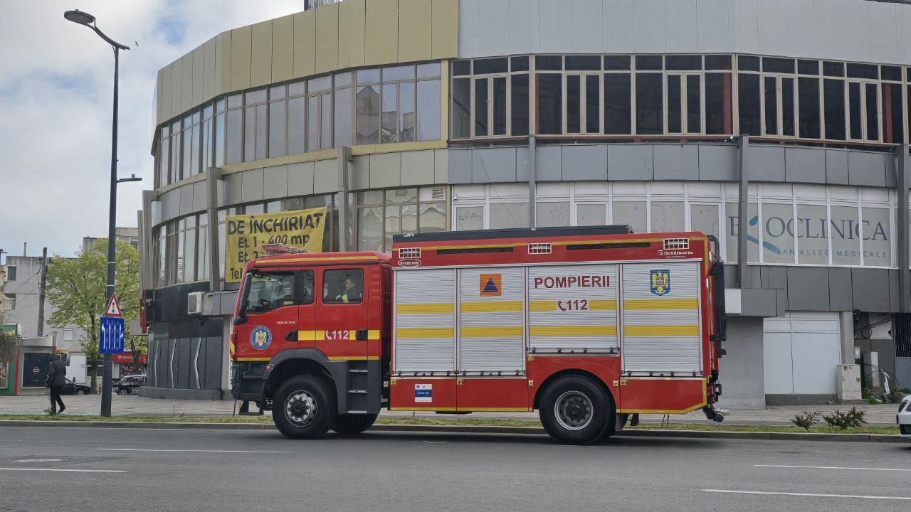 Incendiu în Tomis Nord, la Cireșica! A luat foc un apartament la etajul 4 al unui bloc de pe strada Suceava