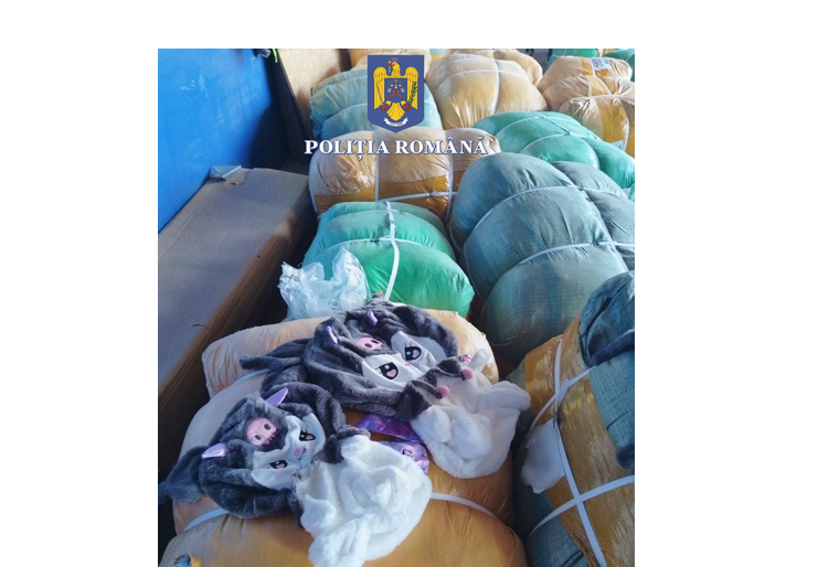VIDEO Un container cu bunuri contrafăcute, în valoare de 2 milioane de lei, descoperit în Portul Constanța