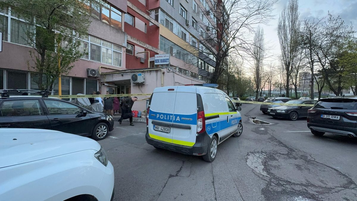 ALERTĂ în Constanța: Doi hoți au furat bani dintr-un magazin amenințând-o pe vânzătoare cu un pistol