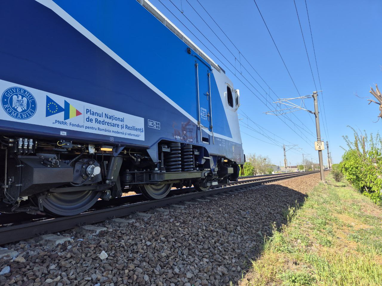 Autoturism lovit de tren! Traficul feroviar, oprit. Iată ce s-a întâmplat