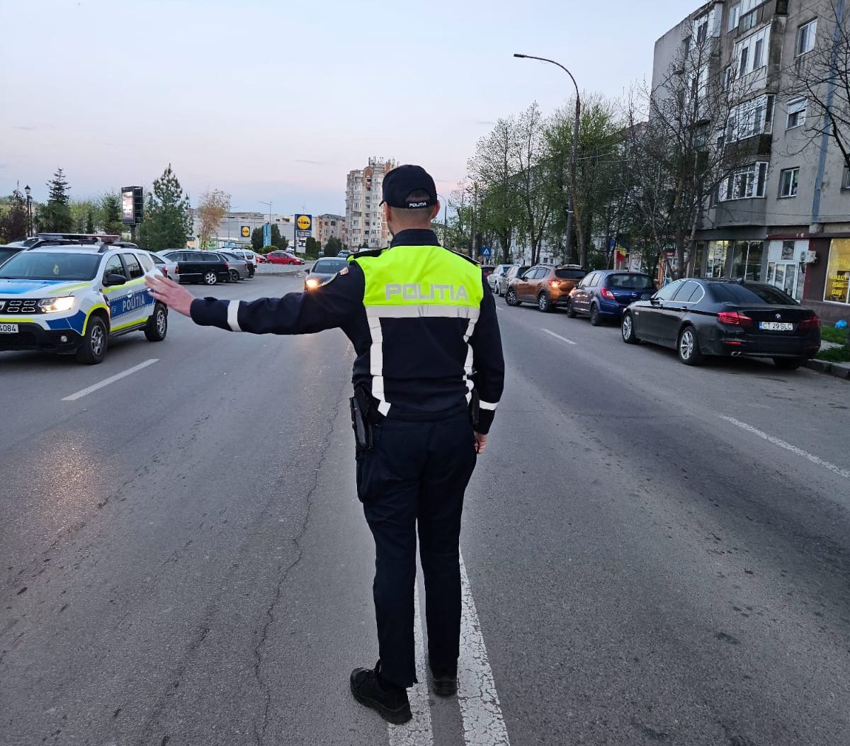 Două autoturisme, implicate într-un accident rutier în Constanța: două victime au fost transportate la spital
