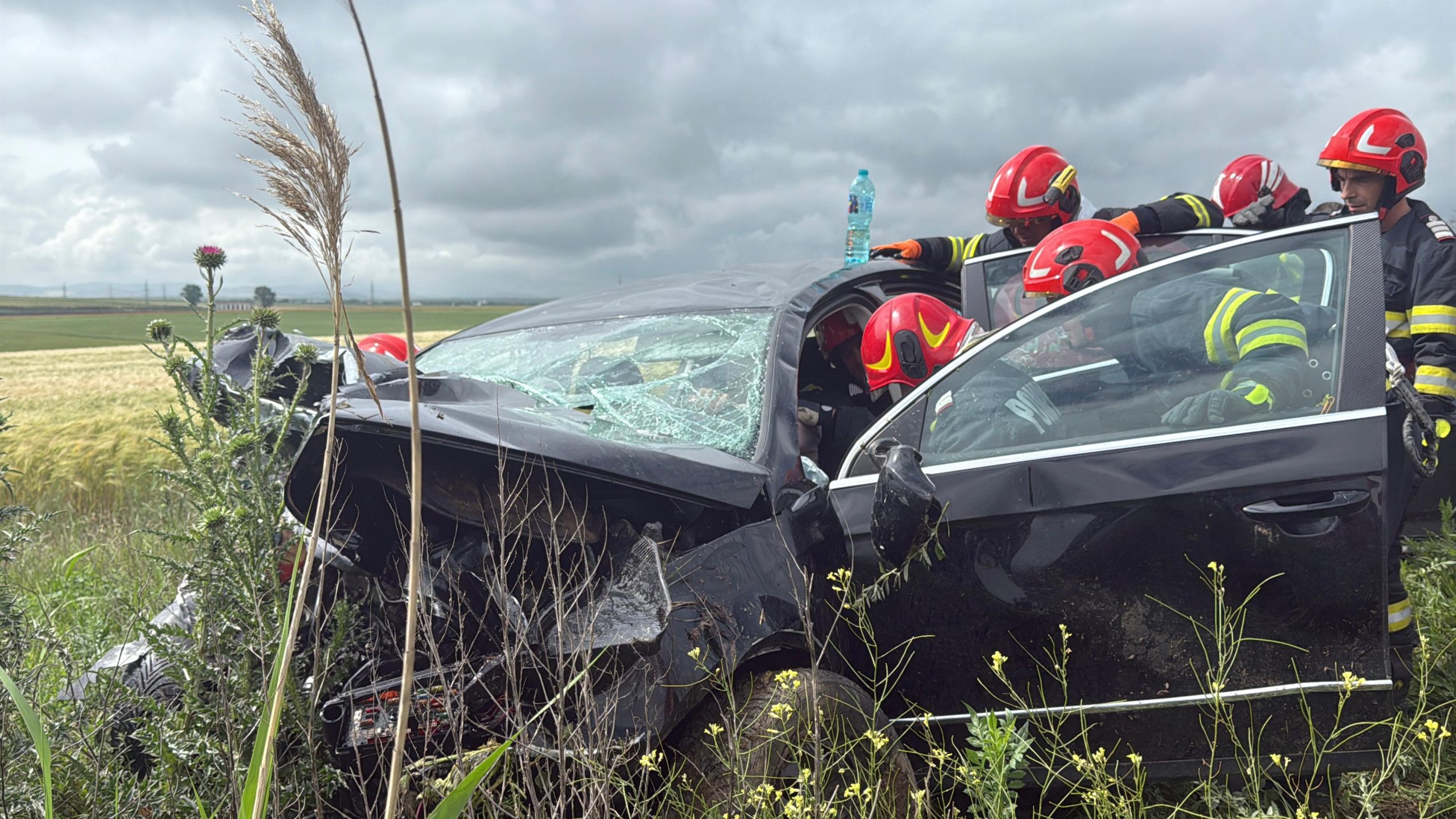 FOTO VIDEO Pompierii în ALERTĂ: Accident rutier cu două victime la ieșire din Mihail Kogălniceanu, județul Tulcea