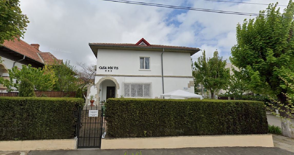 O vilă din perioada interbelică, complet renovată, situată în Eforie Sud își caută un nou proprietar. Iată cât costă!