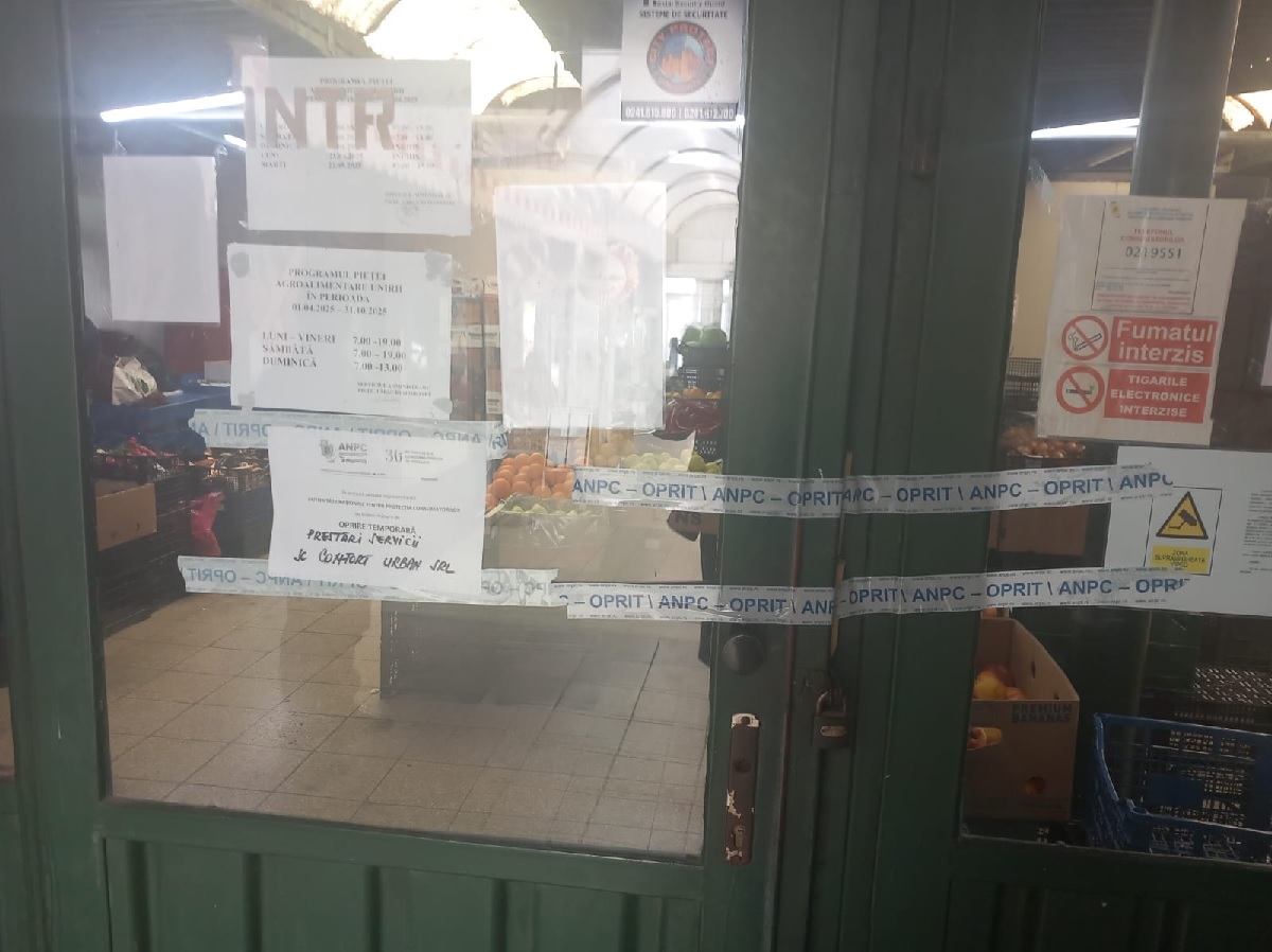 FOTO VIDEO Piața Unirii din Constanța, ÎNCHISĂ de Protecția Consumatorilor. Mai multe pisici sunt ținute noaptea în interior pentru a prinde șobolanii!