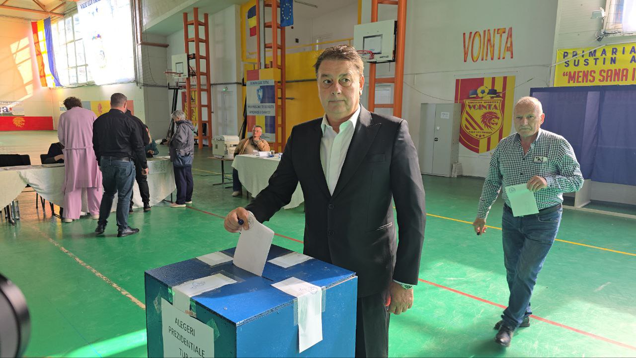 FOTO VIDEO Florin Mitroi, președintele Consiliului Județean Constanța, a votat în Valu lui Traian la alegerile prezidențiale