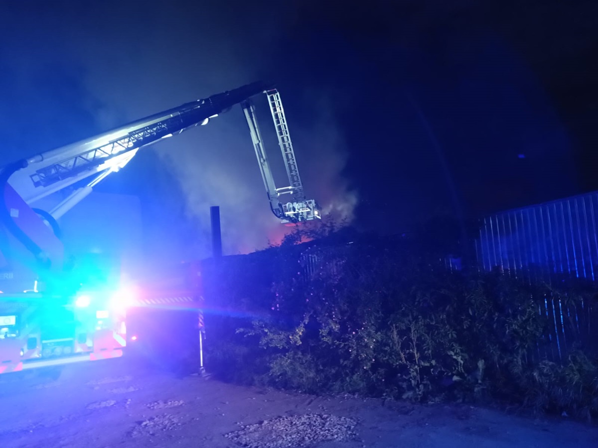 Constanța: Incendiu la o clădire din Palas! Intervin mai multe autospeciale