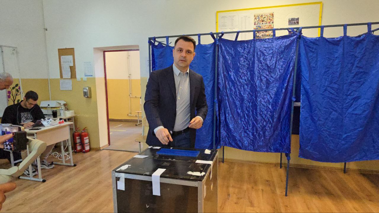 FOTO VIDEO Deputatul PNL Marian Crușoveanu a votat la Constanța: Am votat pentru o Românie demnă, am votat pentru România înainte!