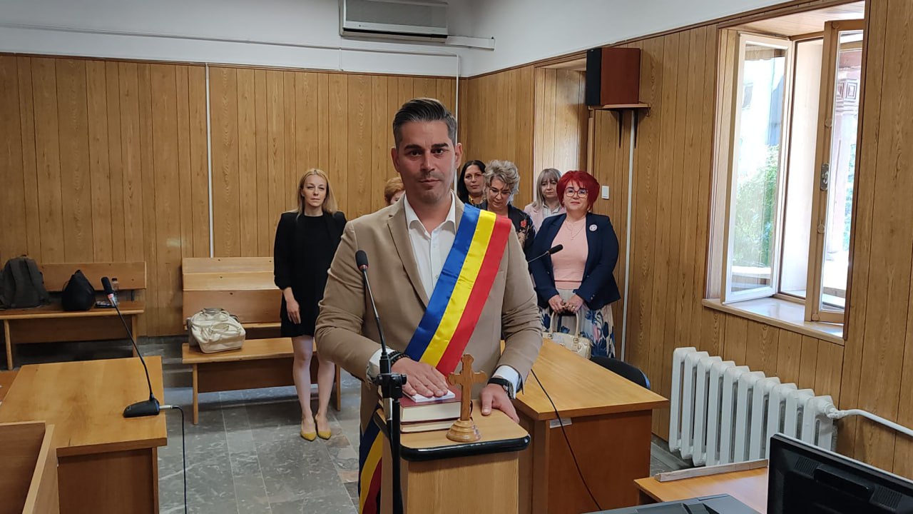 FOTO VIDEO Mihai Feodorof a depus astăzi jurământul de primar al comunei Limanu, în fața președintelui Judecătoriei Mangalia
