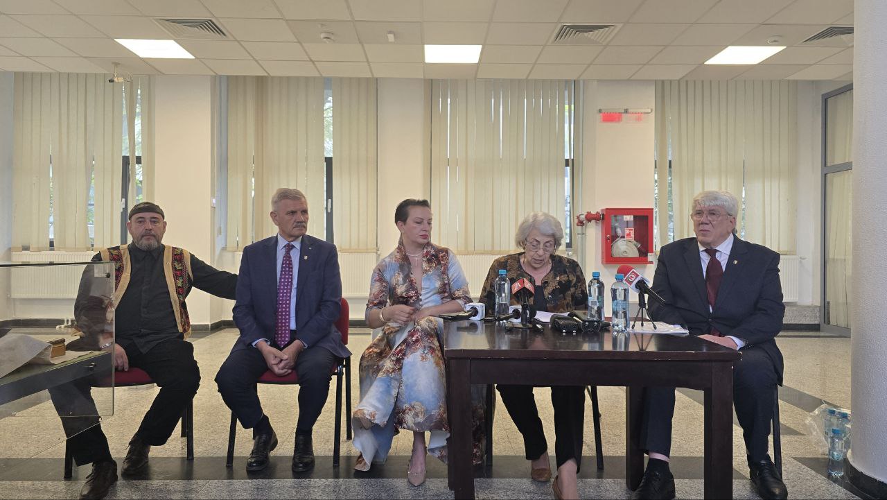 FOTO VIDEO Constanța își cinstește istoria: Astăzi a fost dezvelită pe faleza Cazinoului o placă memorială pentru deținuții politici care au muncit la Cazino