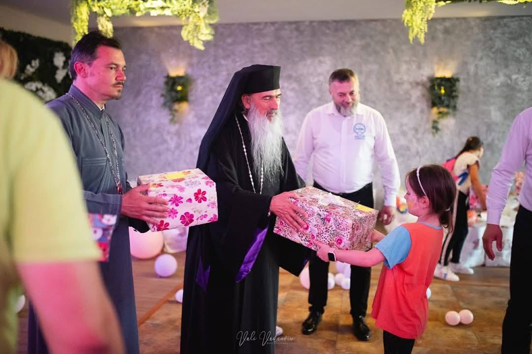 Ajută și tu: Parohia Sfântul Vasile din Constanța adună daruri pentru 600 de copii defavorizați, cu sprijinul Arhiepiscopiei Tomisului și al Restaurantului Dorna