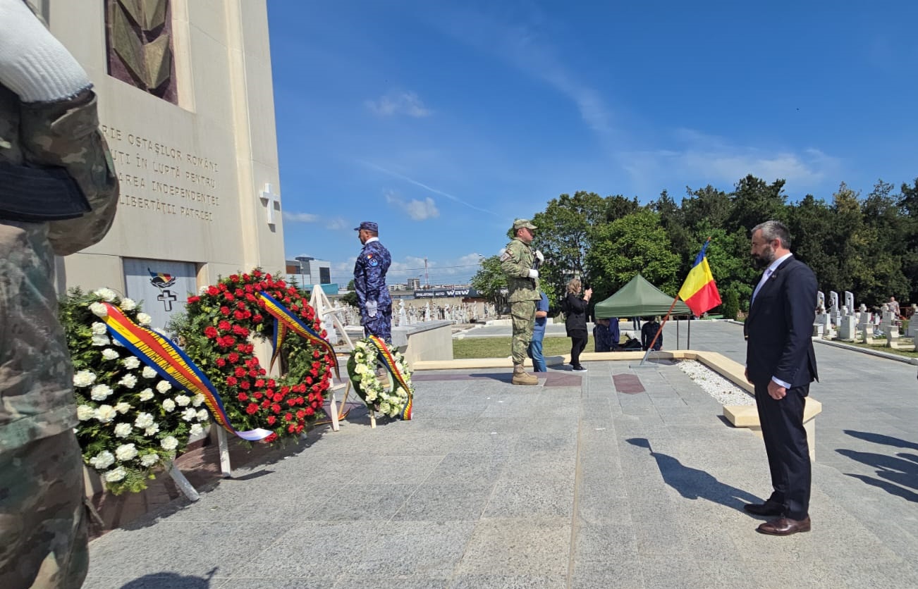 Senatorul constănțean AUR, Nicolae Vlahu, prezent la ceremonia de comemorare a eroilor: Cum Hristos a biruit moartea, așa și România va birui, dacă își respectă eroii și nu își pierde credința!