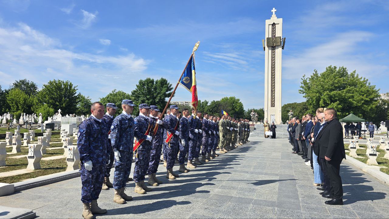 FOTO VIDEO Eroii neamului, comemorați la Constanța printr-o ceremonie militară și religioasă