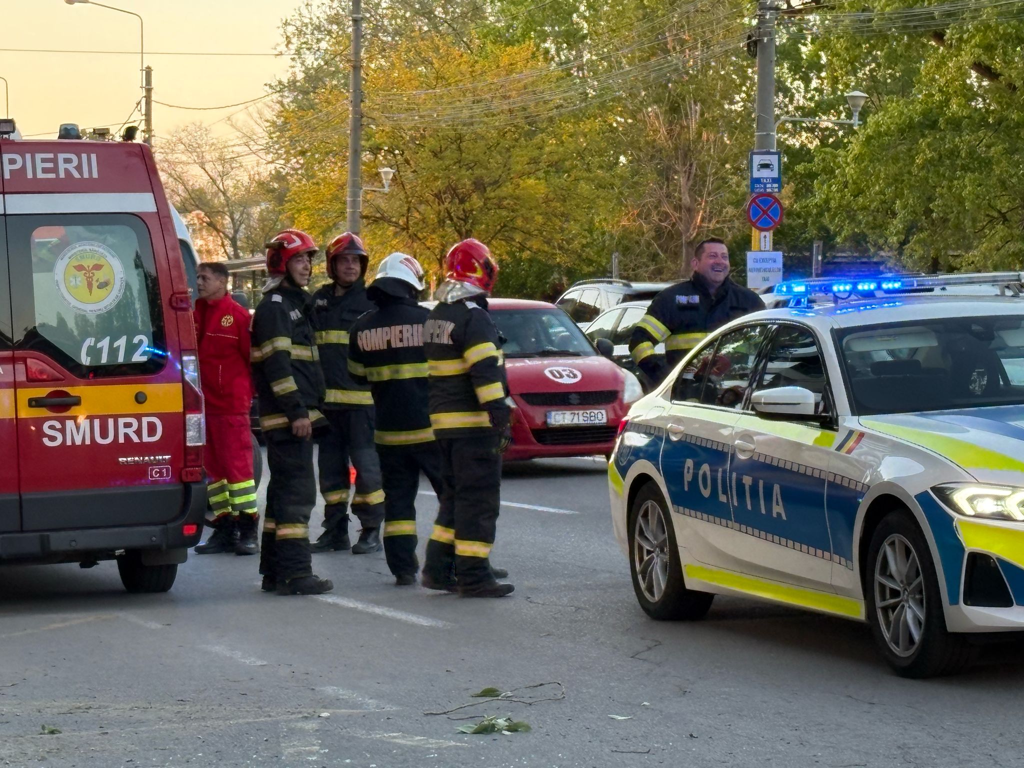 Accident rutier în Mamaia: un autoturism intrat într-un stâlp, pe bulevard, în zona Hotelului Rex
