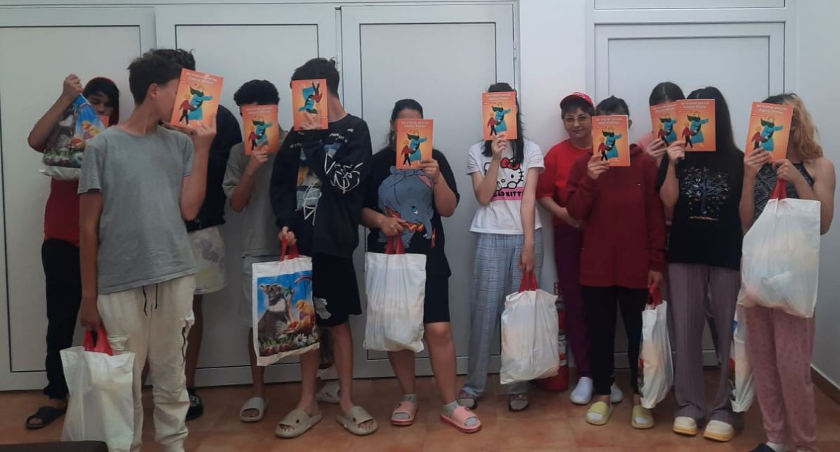 FOTO Asociația Suflete deschise a oferit daruri de 1 iunie copiilor din centrele de la Mangalia, Agigea, Techirghiol, Murfatlar, Lumina şi Constanța