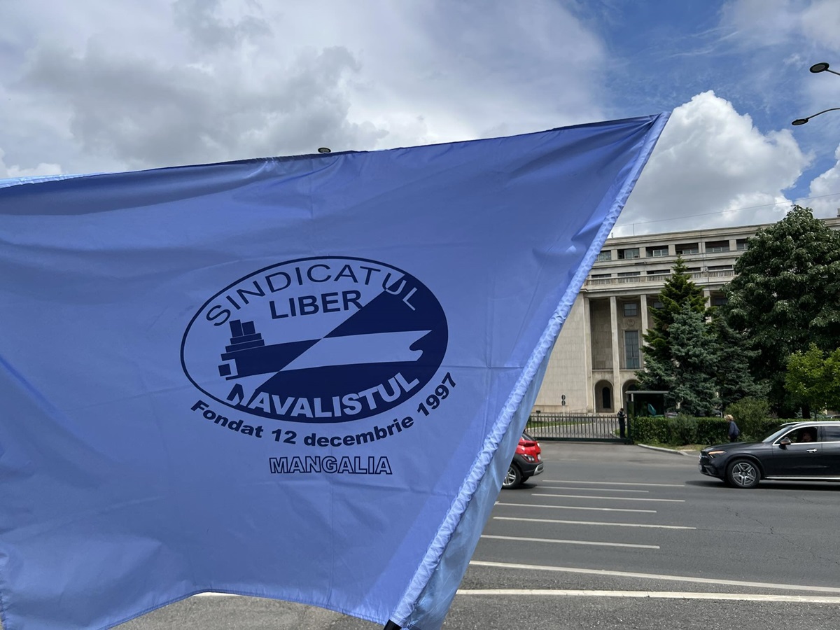 FOTO Sindicaliștii de la Damen Mangalia PROTESTEAZĂ în București: 200 de oameni își cer dreptul la muncă