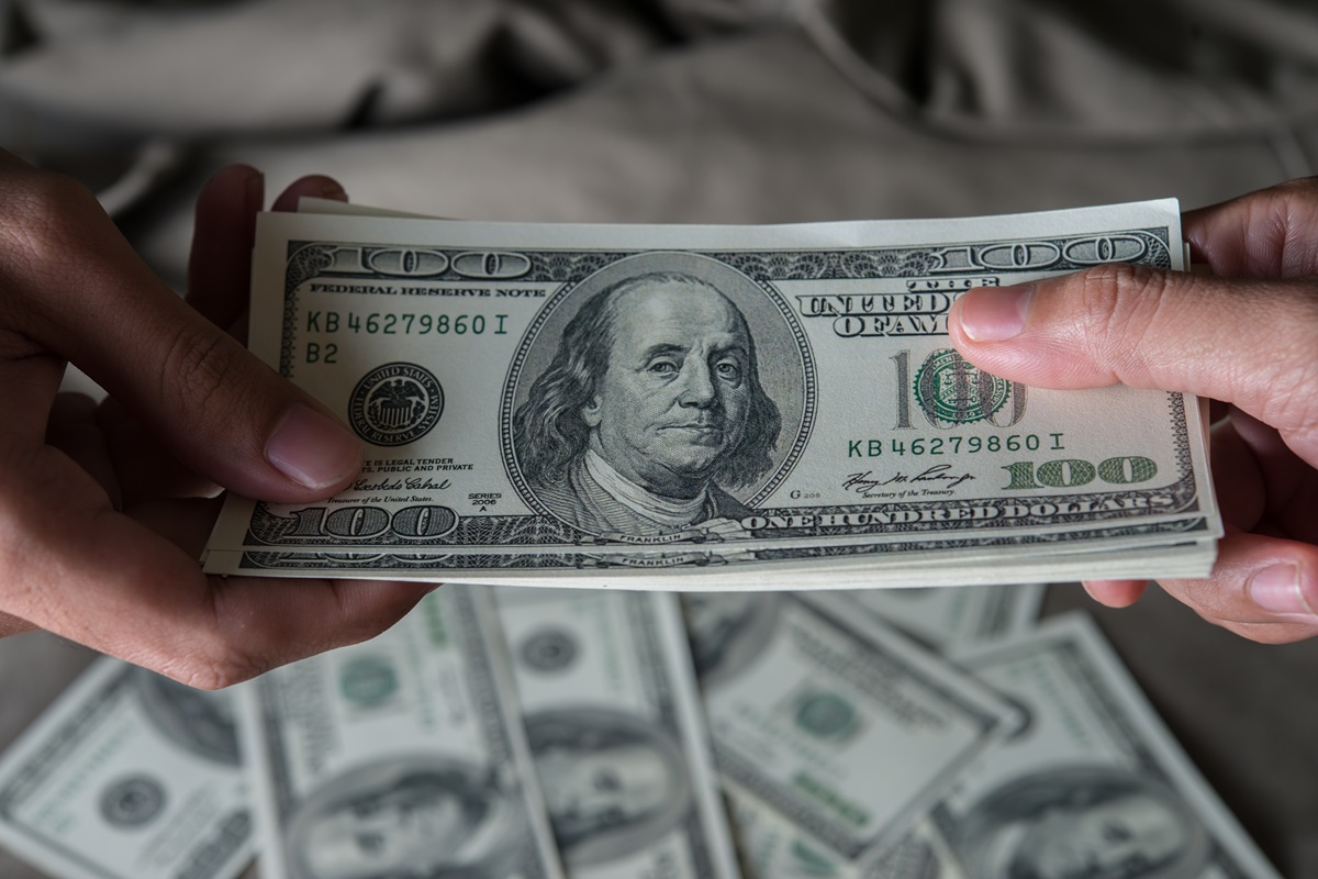 ALERTĂ! Sute de bancnote false de 50 USD, introduse în circuitul monetar. Date oficiale de la anchetatori