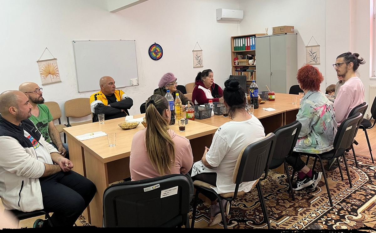 FOTO Prânzuri comunitare organizate prin Asociația Hârșova 3D: Mâncăm mulți, puterea crește