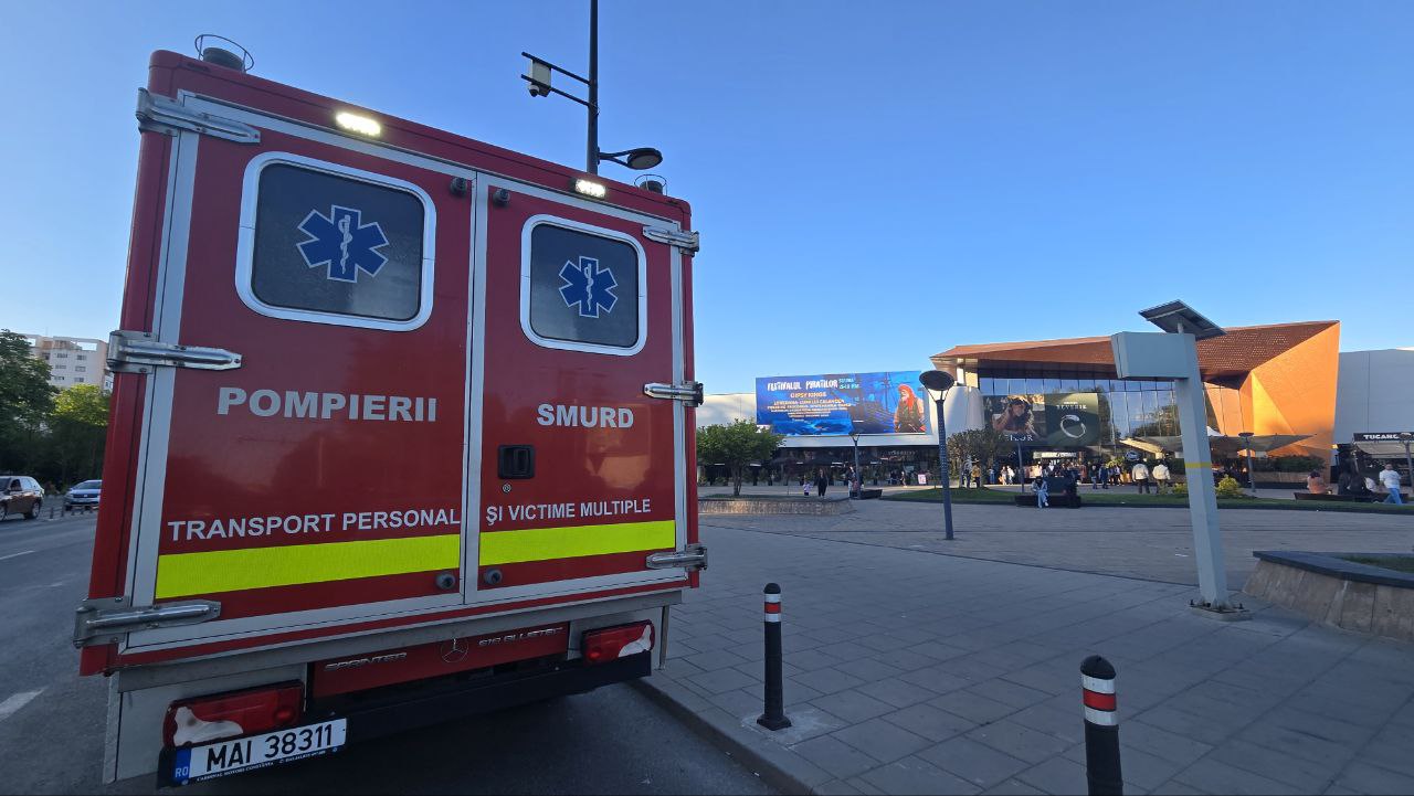 Accident GRAV la City Mall! O victimă este încarcerată. Intervin Descarcerarea și două echipaje SMURD