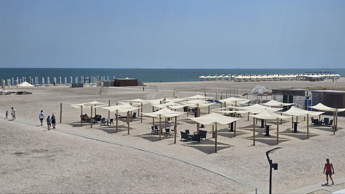 A fost aprobat proiectul de lege privind plajele publice: Autoritățile locale primesc, GRATUIT, o cotă pentru turiști și localnici