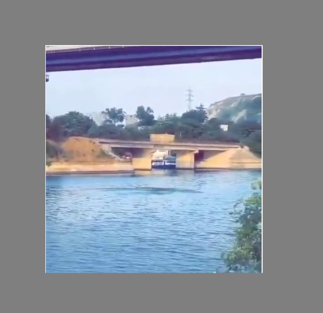 VIDEO Momentul când tânărul de 22 de ani a sărit de pe podul de la Murfatlar pentru o provocare de pe TikTok, surprins in imagini