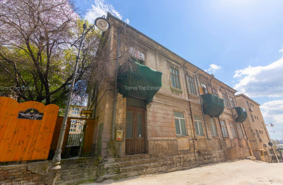 Constanța: O clădire din Peninsulă, construită în urmă cu un secol, scoasă la vânzare. E situată la doi pași de sinagogă, aflată în plin proces de reabilitare