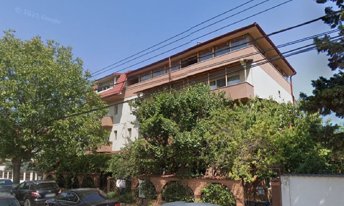 O vilă turistică, situată pe bulevardul principal din Eforie Nord, se vinde cu peste 1,2 milioane de euro