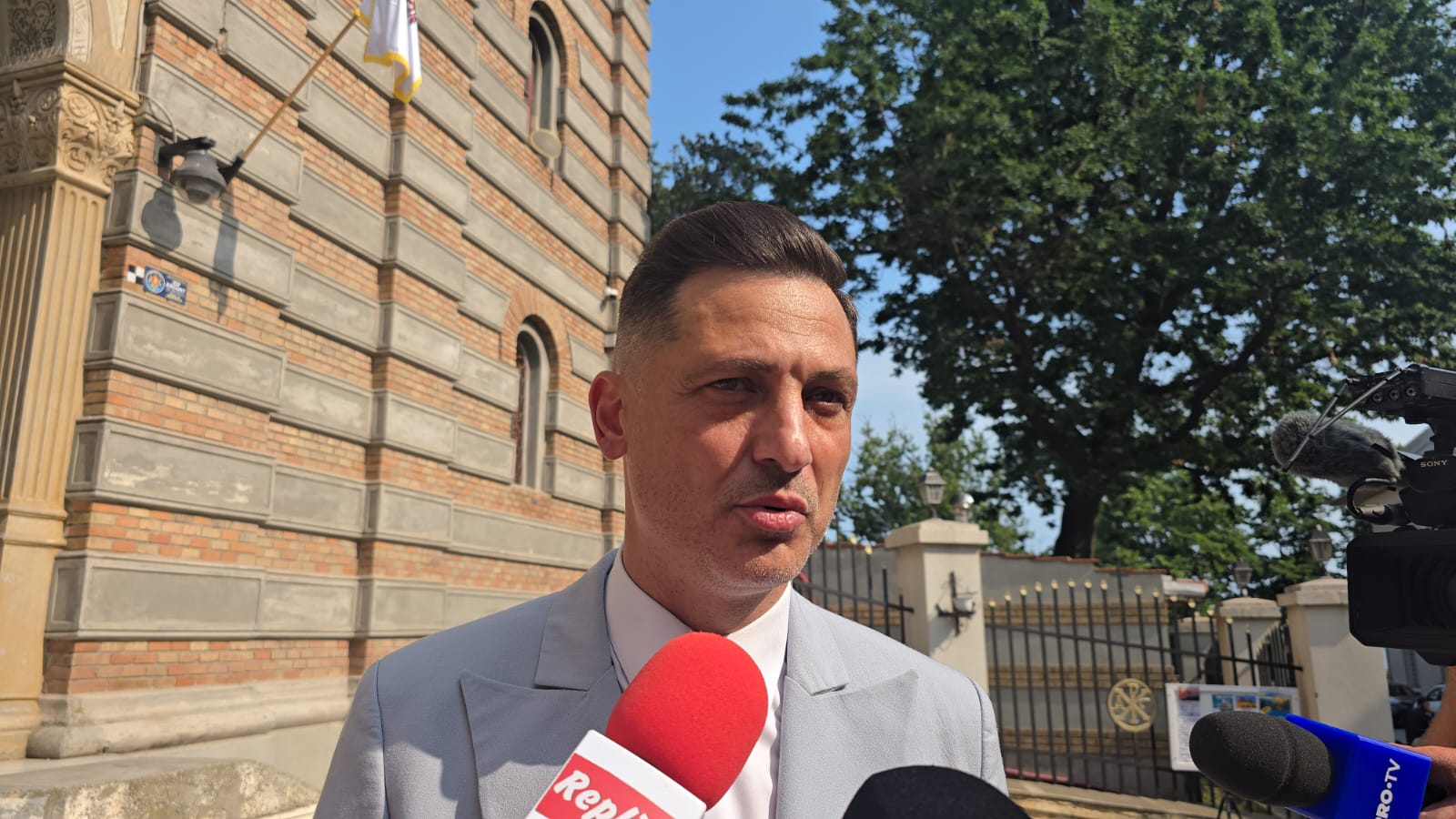 VIDEO Mirel Rădoi, naș de cununie pentru Florinel Coman: Am fost emoționat, chiar dacă avem o relație veche