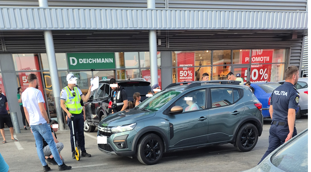 Copil de 7 ani rănit în parcarea unui supermarket din Medgidia după ce a fost lovit de o mașină