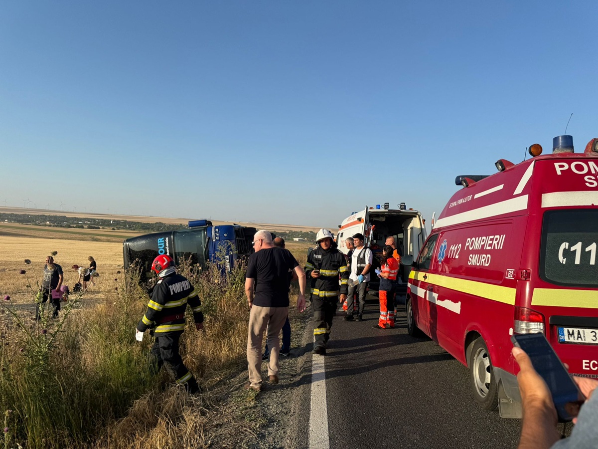 FOTO Accident grav la Tariverde: Planul Roșu de Intervenție, activat după ce un autocar s-a răsturnat
