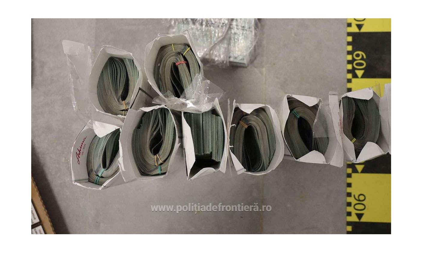 Captură impresionantă la frontiera cu Ucraina: peste jumătate de milion de dolari găsiți ascunși în cartușe de țigări