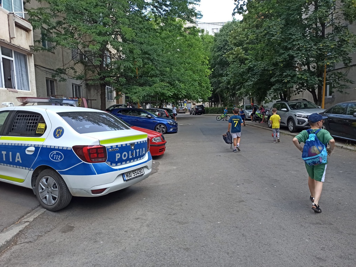 Alertă în cartierul Inel II din Constanța: Un bărbat a amenințat copii din zonă și a ieșit afară cu un topor
