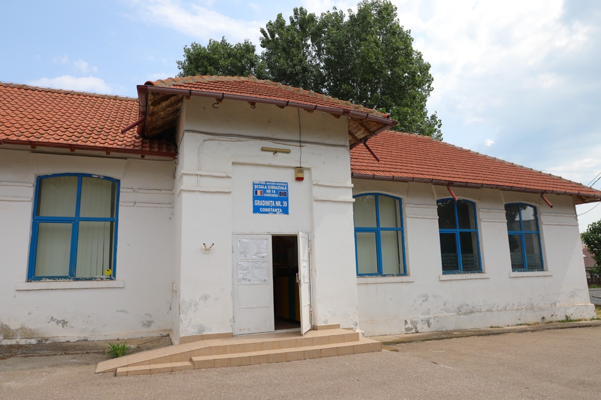 FOTO Școala Gimnazială Nr. 14 din Palazu Mare și Grădinița Nr. 39 intră în reabilitare! Primarul a semnat contractul de execuție a lucrărilor